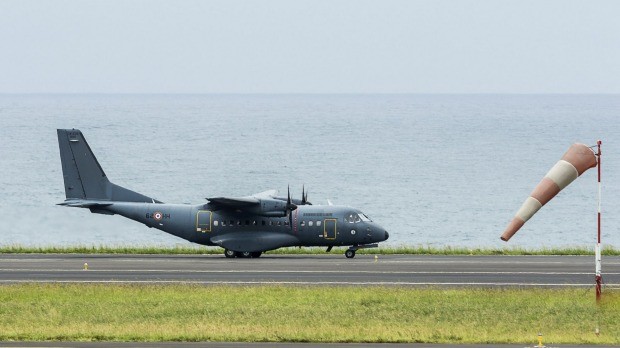 Search for MH370 debris in Reunion Island stops  - ảnh 1